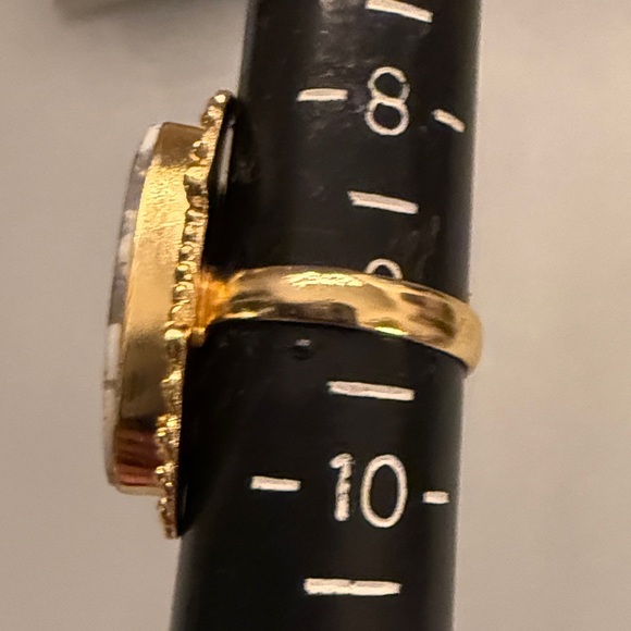 Vintage Gold Tone Ring with Marbled Stone - Picture 6 of 6